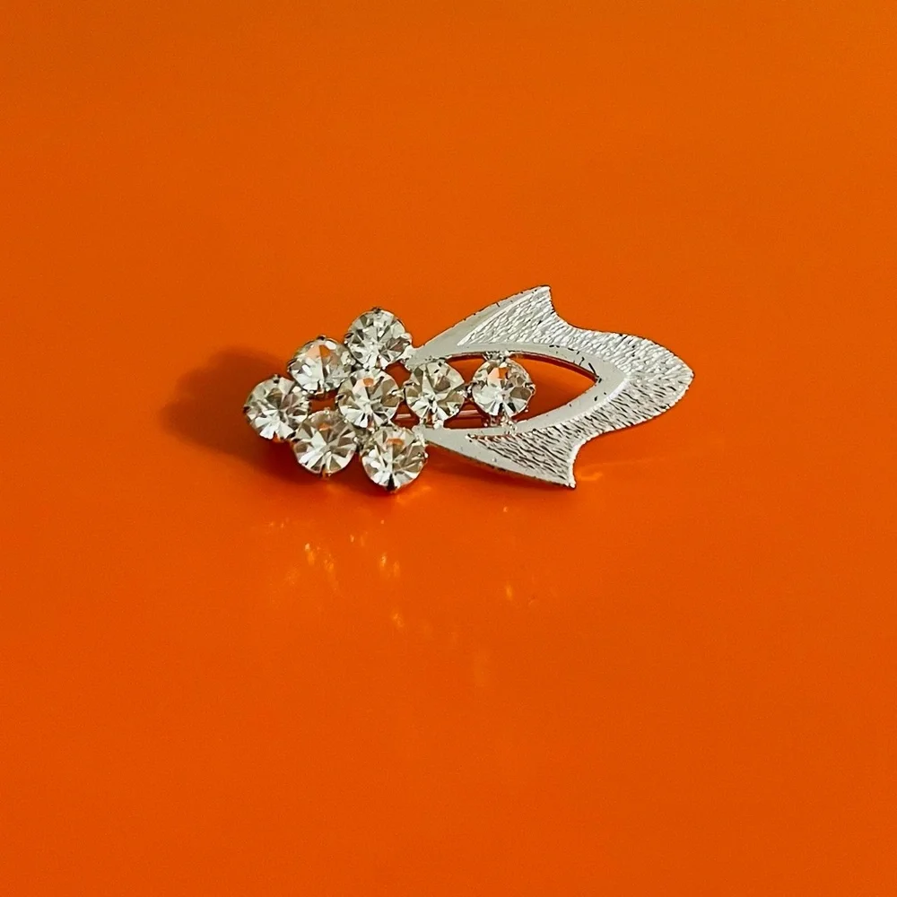 Elegant Vintage Floral with crystal Brooch